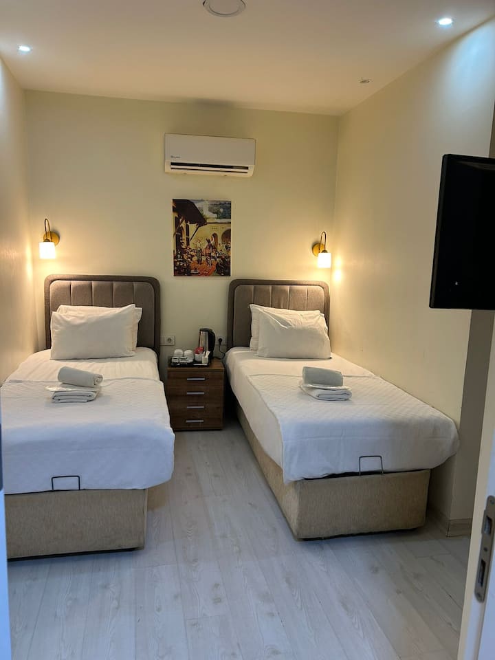 Budget Twin Room  Near Istiklal - Beyoğlu
