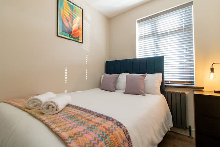 חדר שינה רגוע ונוח, המיועד לשינה רגועה