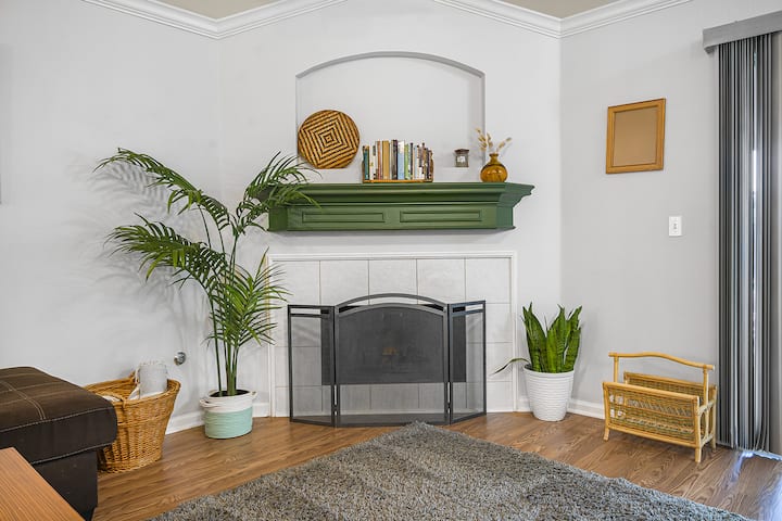 Spacious Cozy Home W/ Cowboy Pool, Kid Friendly - Pflugerville, TX