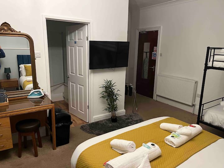The Linden Leaf Self Check In Family Rooms - Nottingham