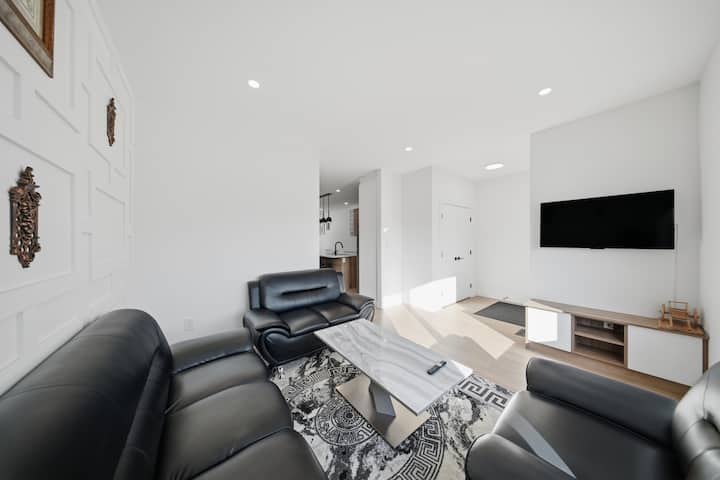 New Luxury 3br W/garage In Beautiful Neighbourhood - Winnipeg