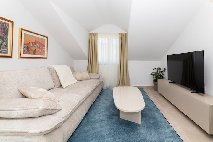 Apartments Jelena 5 - 1br Penthouse | Sea View - Sutivan