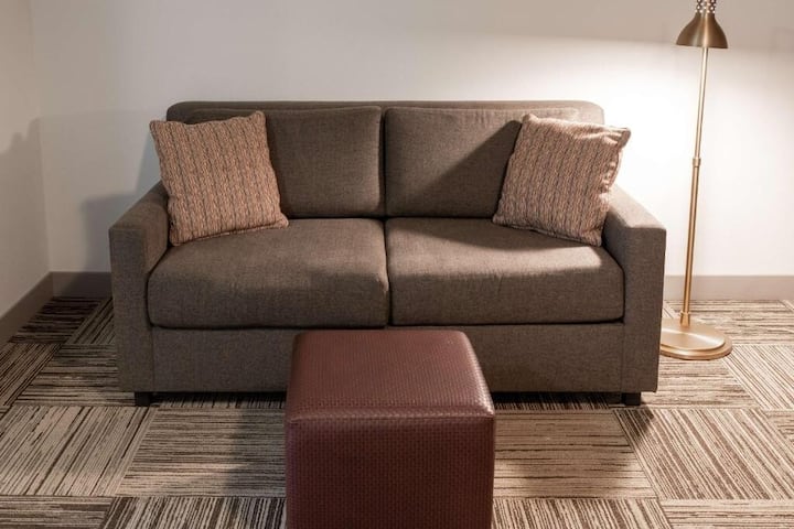Quick I-40 Access: Indoor Pool, Pet-friendly! - Little Rock, AR