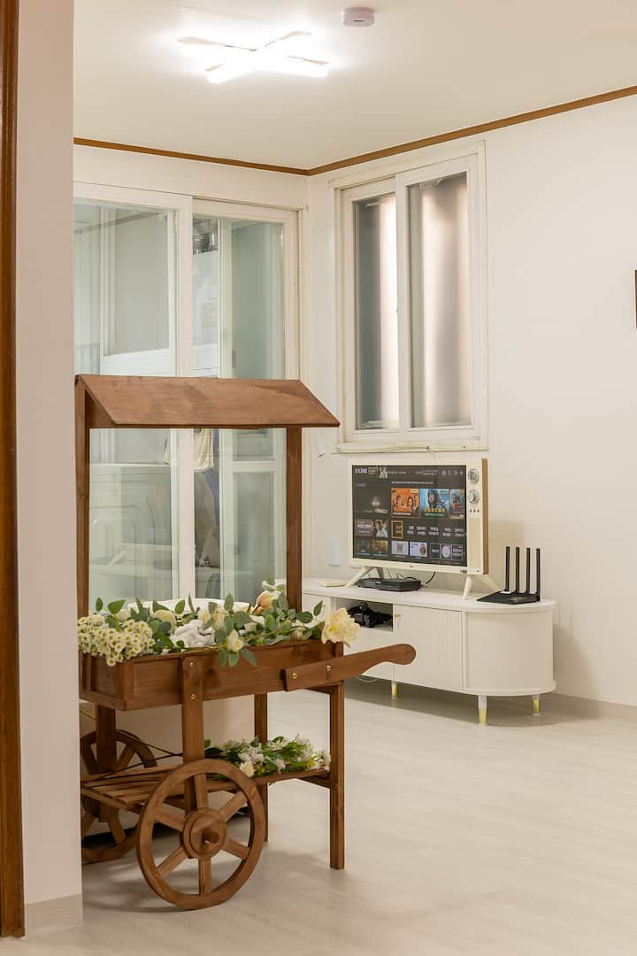 최근 리모델링한 신규 Open 할인 남구로역 근방 에어컨 있는 역세권 숙소 - 광명3동