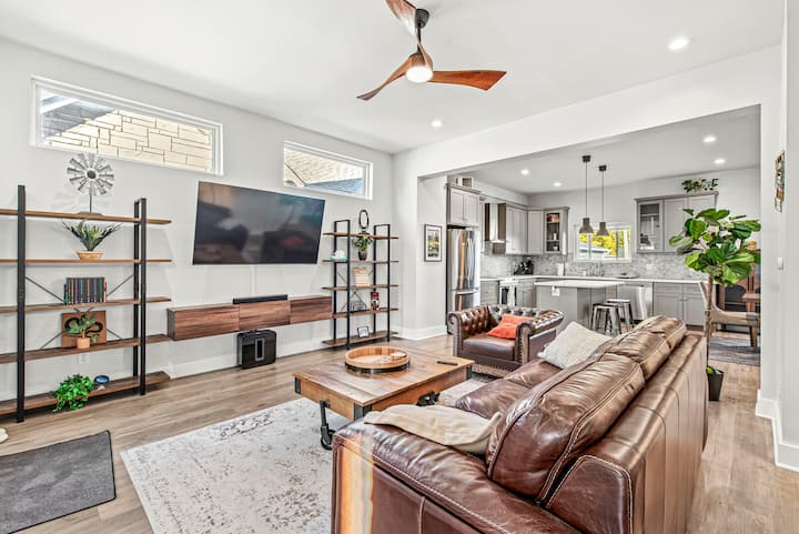 Stylish Indy Retreat In A Great Location - Indianapolis, IN