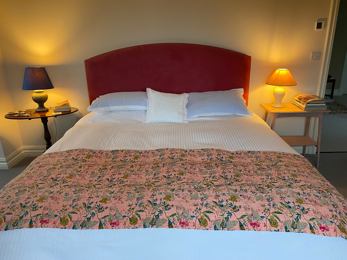 Guest Bedroom with en-suite B&B - Church Stretton