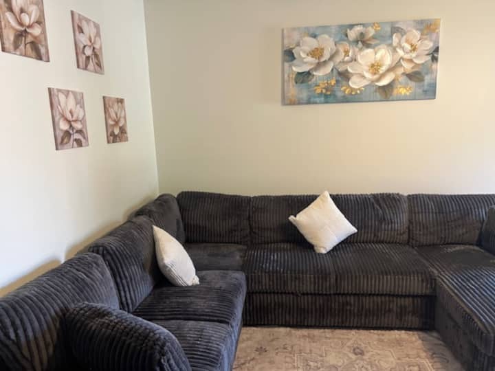 Spacious And Convenient 2 Bedroom Blocks From Usm - 福雷斯特郡