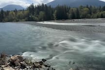 Riverfront Cabin Near Mt Rainier & White Pass