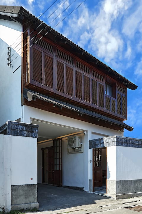 2 BR Designer's House in Old town, Chaing Mai