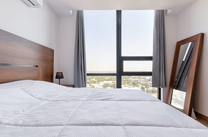 Recámara #1 con cama Matrimonial, clima AC y closet.