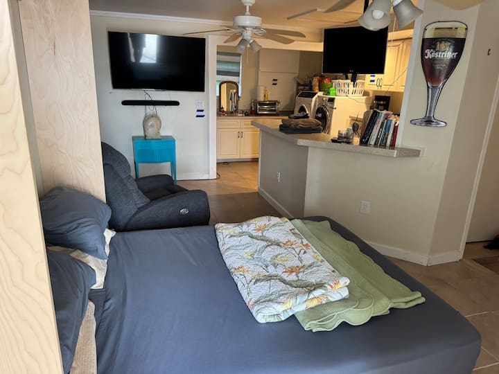 Funky Florida Apartment By Downtown Sarasota - Sarasota, FL