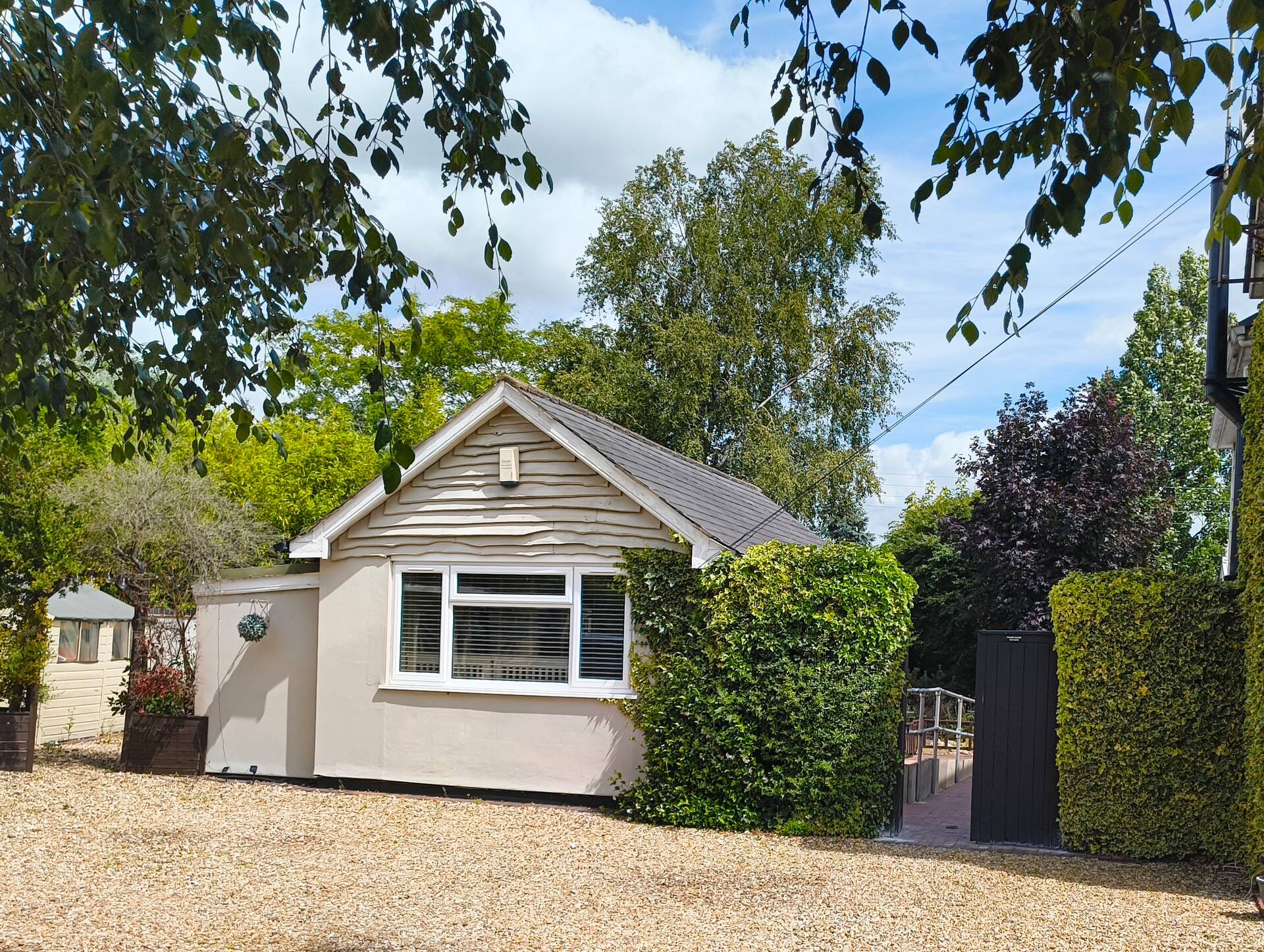 1-Bedroom Annex-Free multiple cars parking-WiFi