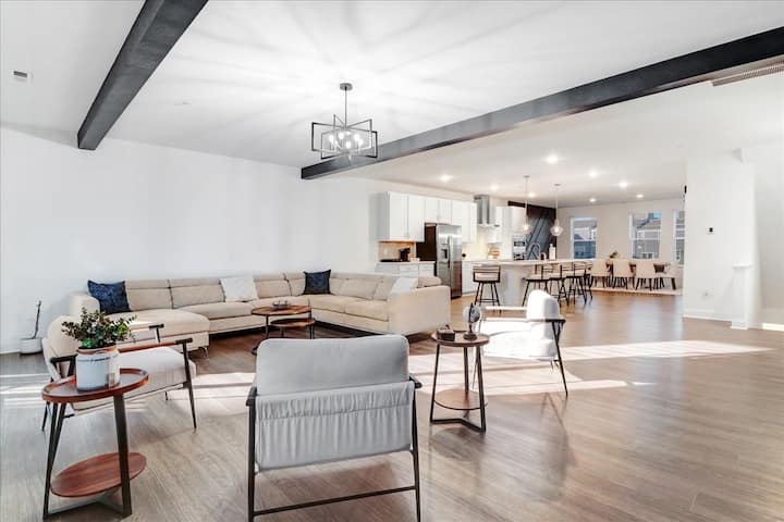 Centrally Located Stay: Hosts Up To 8 Guests - Wake Forest, NC