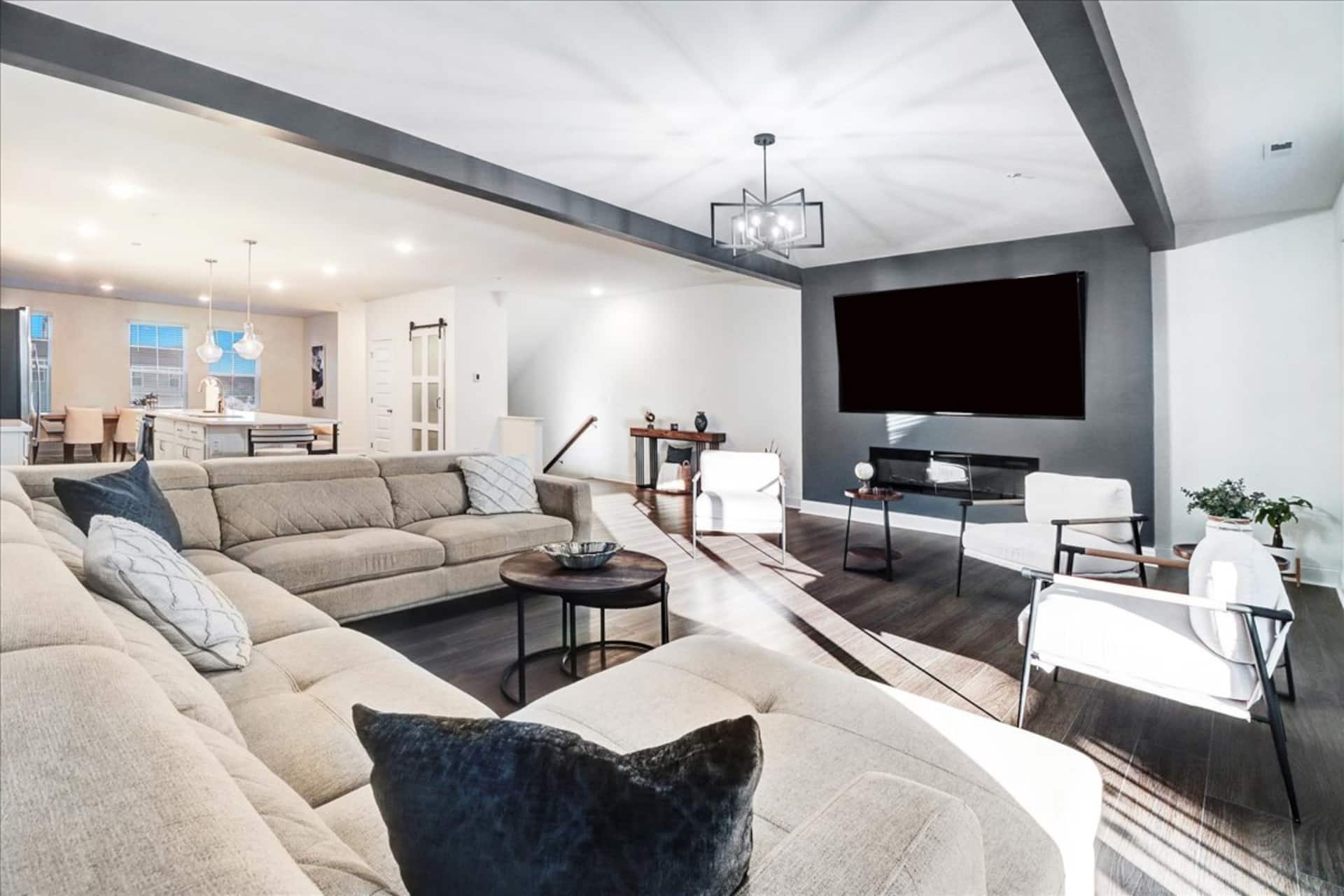 Centrally Located Stay: Hosts up to 8 guests