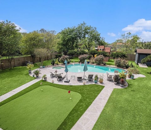 Resort-Style Getaway•Hot Tub • Pool •Pickleball •