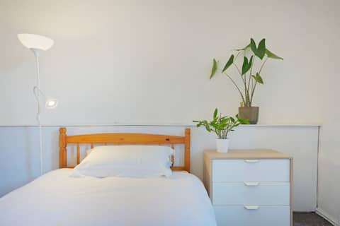 Modern refurbished en-suite home in Sheffield