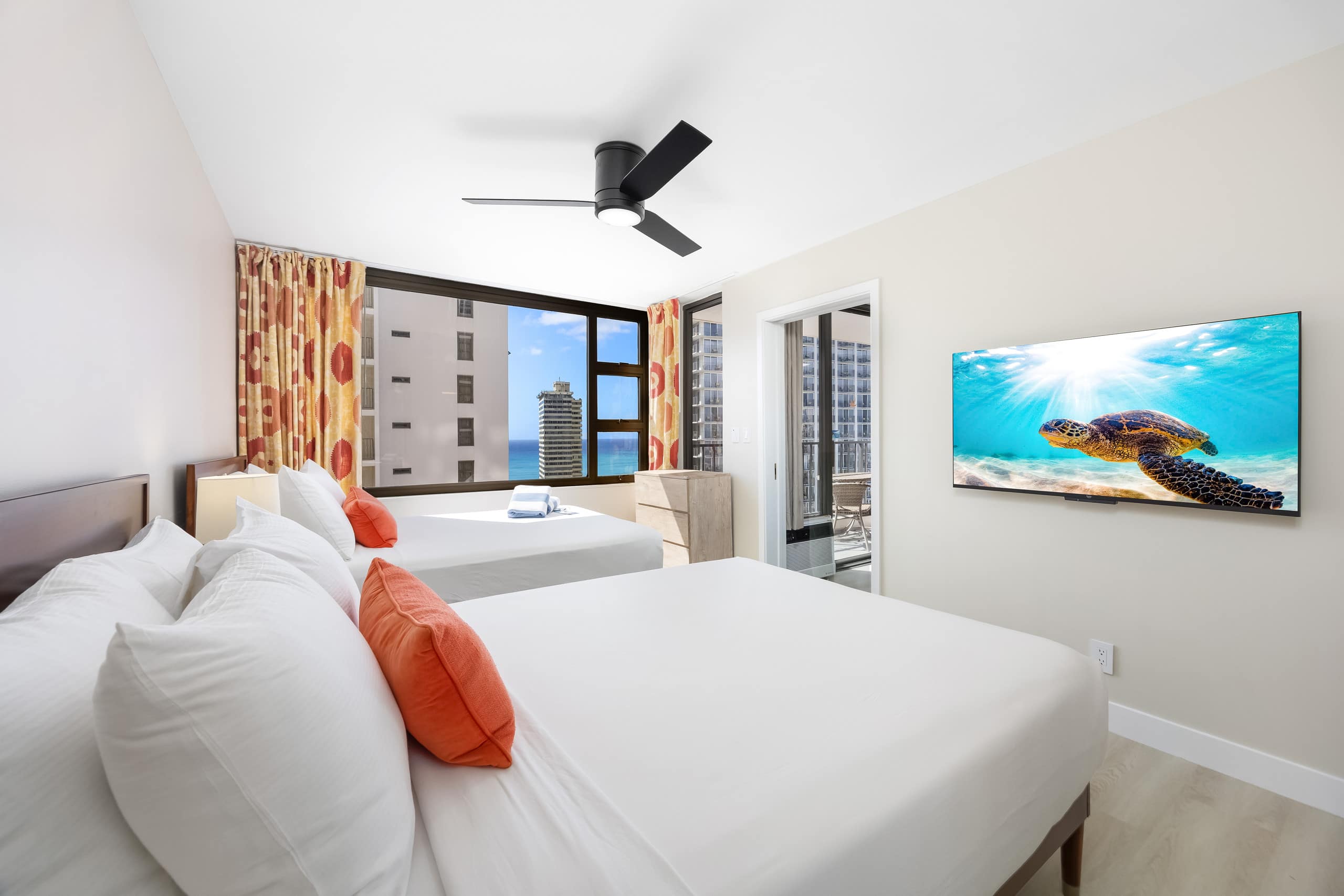 19th-floor condo w/ lanai, pool & beach access - Image 1
