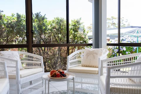 Successful Airbnb property: The Sunroom Beach House / 3-min Walk to Sand in Vincentia