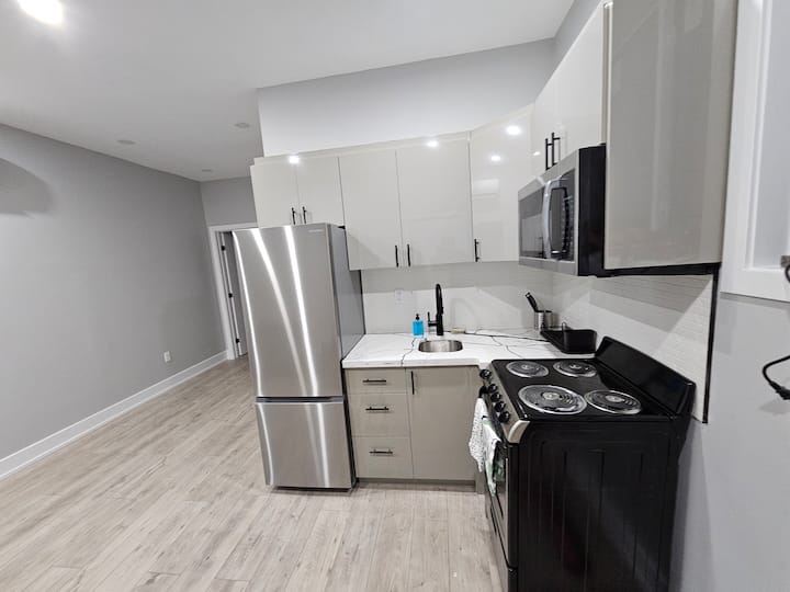 Cozy 1 Bedroom Guest House - 