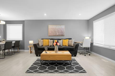Top performing Airbnb: Saskatoon modern, quiet home with free parking. in University Heights Sector