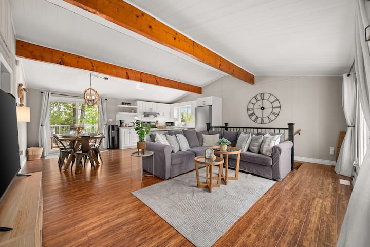 Waterfront Cottage | Hot Tub + Dock + Fire Pit - Fenelon Falls