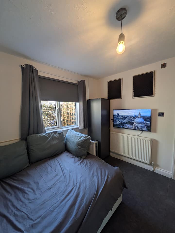 Off The Lockside - Base Camp - Swindon
