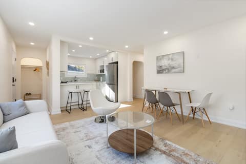 Top performing Airbnb: The Oakville Comfort and Modern Stay in Oakville