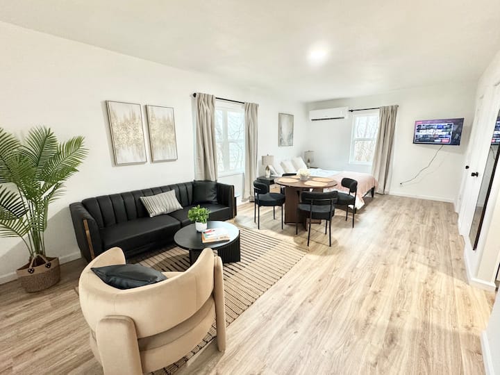 Perfect Studio In Dsm - Steps To Dt - Free Parking - Des Moines, IA