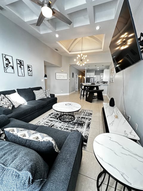 Popular Airbnb listing: Modern * Gated Golfside Community * Near to Shops in Pharr