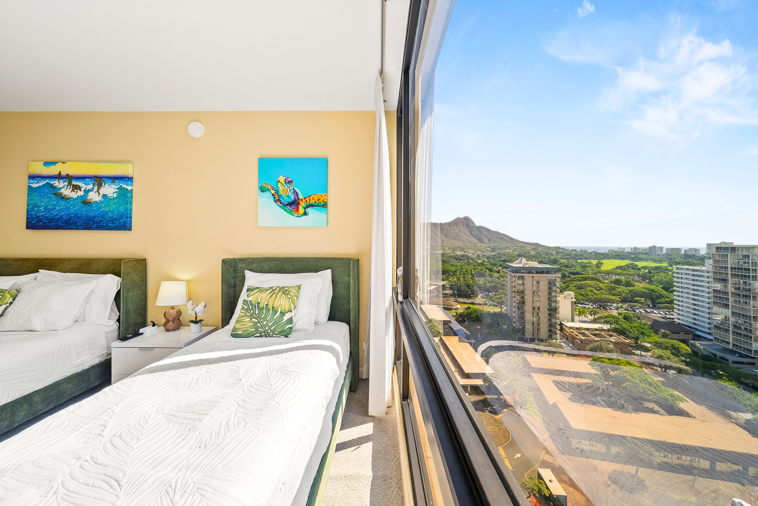 Condo in Honolulu · ★4.71 · 1 bedroom · 4 beds · 1 bath - Image 15