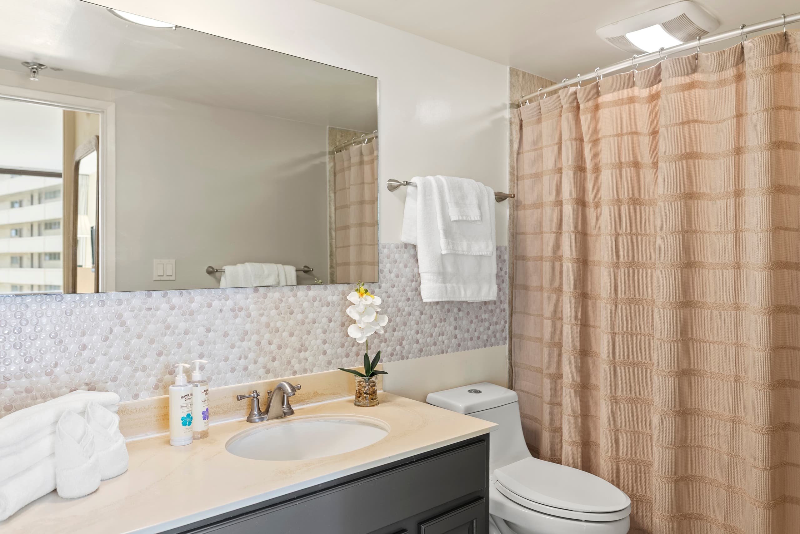 Condo in Honolulu · ★4.71 · 1 bedroom · 4 beds · 1 bath - Image 18