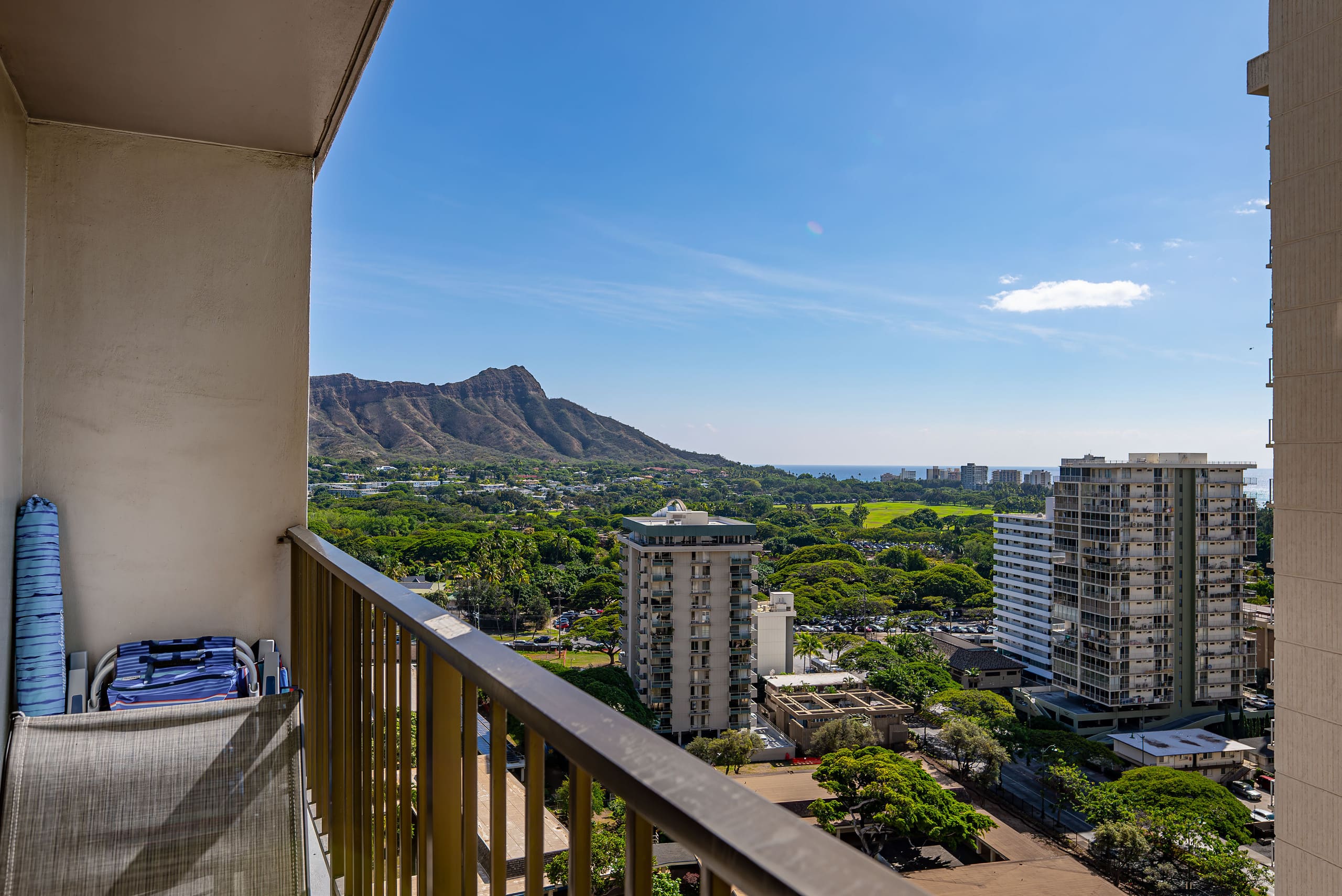 Condo in Honolulu · ★4.71 · 1 bedroom · 4 beds · 1 bath - Image 21