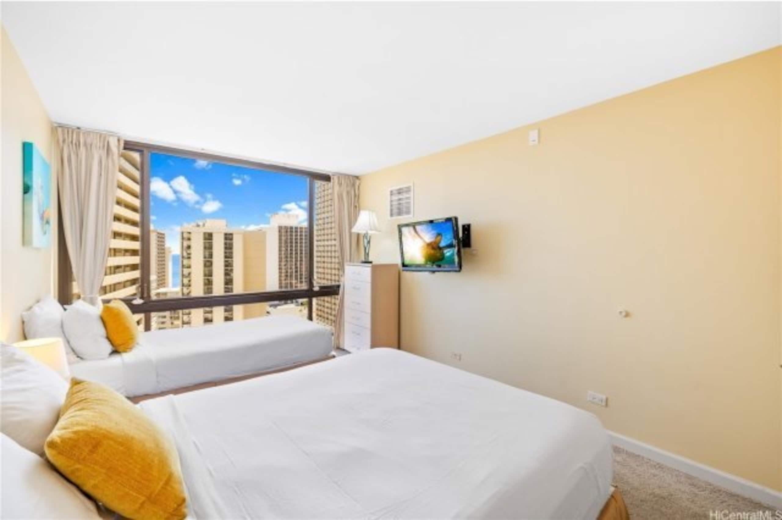 Condo in Honolulu · ★4.71 · 1 bedroom · 4 beds · 1 bath - Image 13