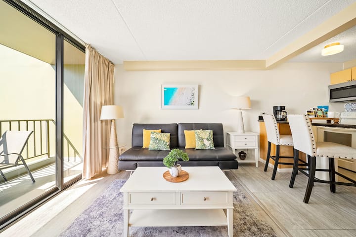 New Listing! Oceanview Condo- Pool | Gym | Parking - O‘ahu, HI