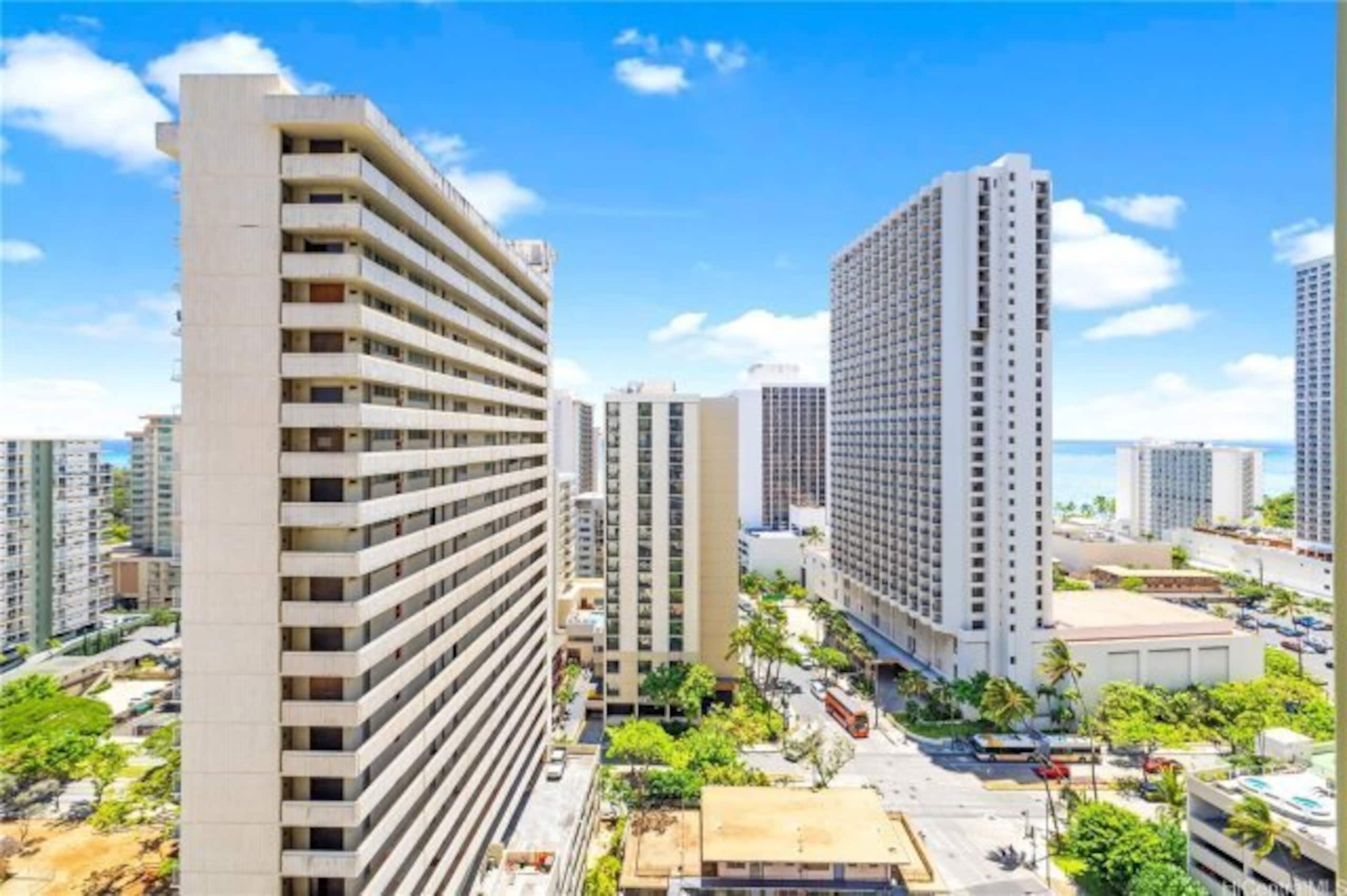 Condo in Honolulu · ★4.71 · 1 bedroom · 4 beds · 1 bath - Image 22