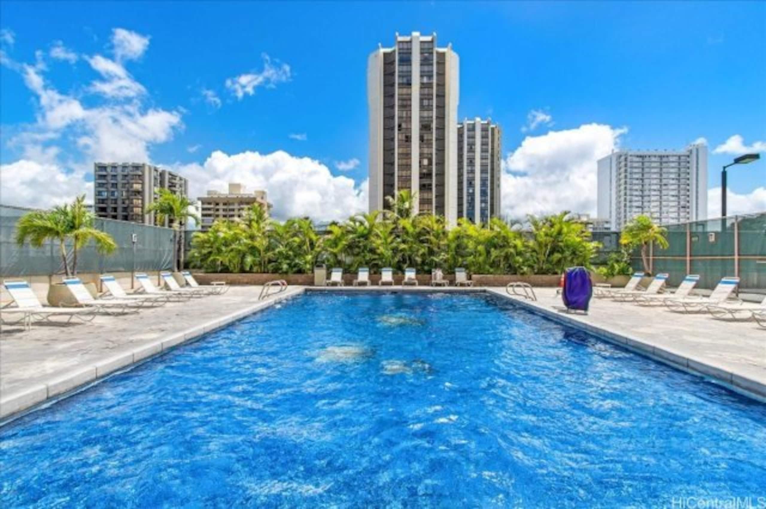 Condo in Honolulu · ★4.71 · 1 bedroom · 4 beds · 1 bath - Image 28