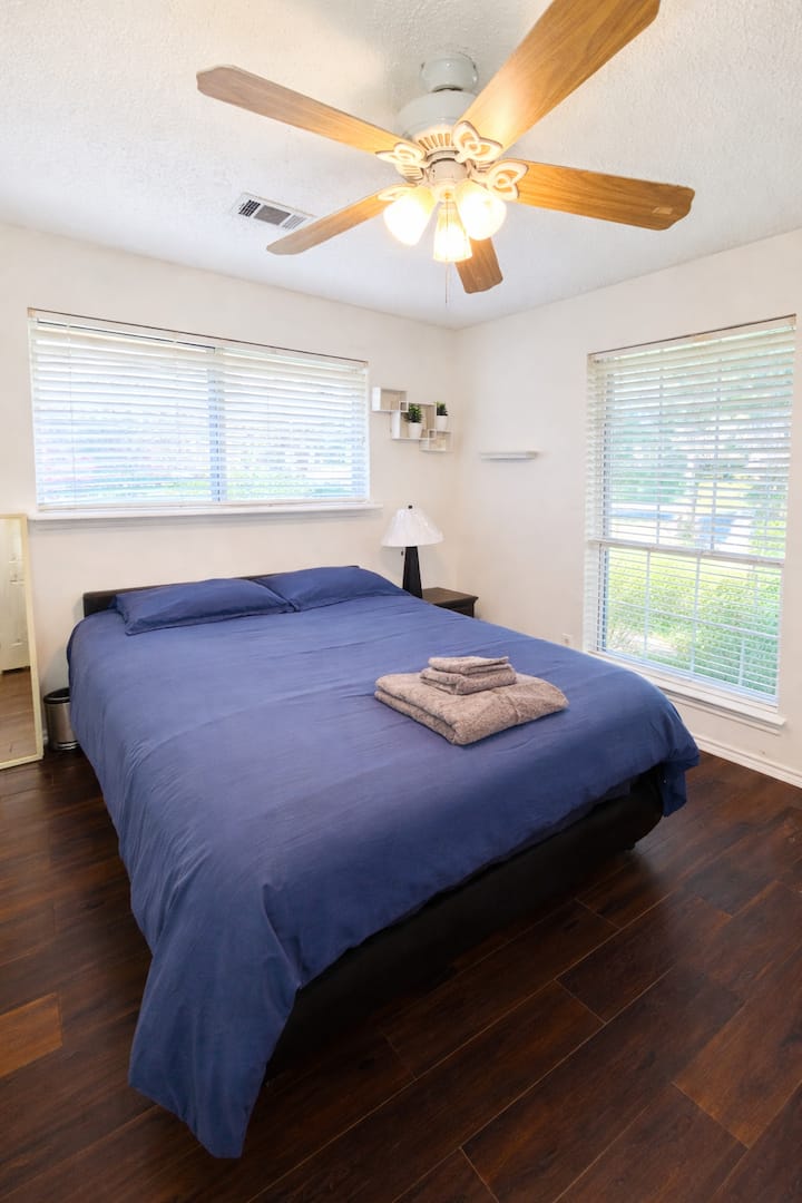 Peaceful Place For Professionals Or Students - Arlington, TX