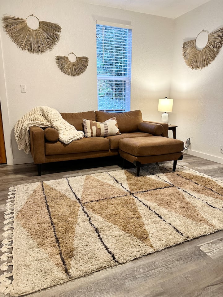 ~The Mill Cottage~ Renovated & Walk To Downtown - Roseburg, OR