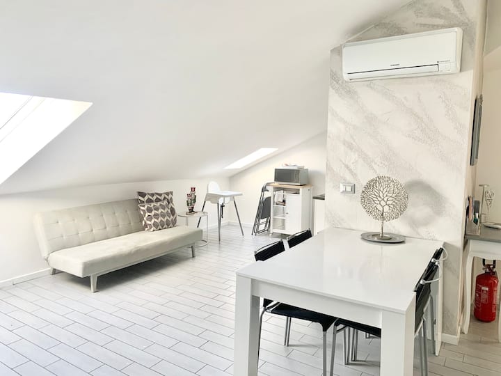 Lakeside Apartment With Private Beach - Peschiera del Garda