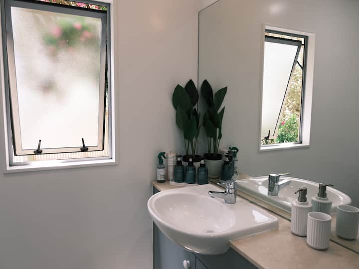 Full bathroom 1 image 1