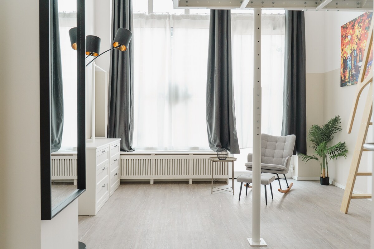 Popular Airbnb listing: SC Kita-Loft by RC | Modern style for up to 9 guests in Charlottenburg