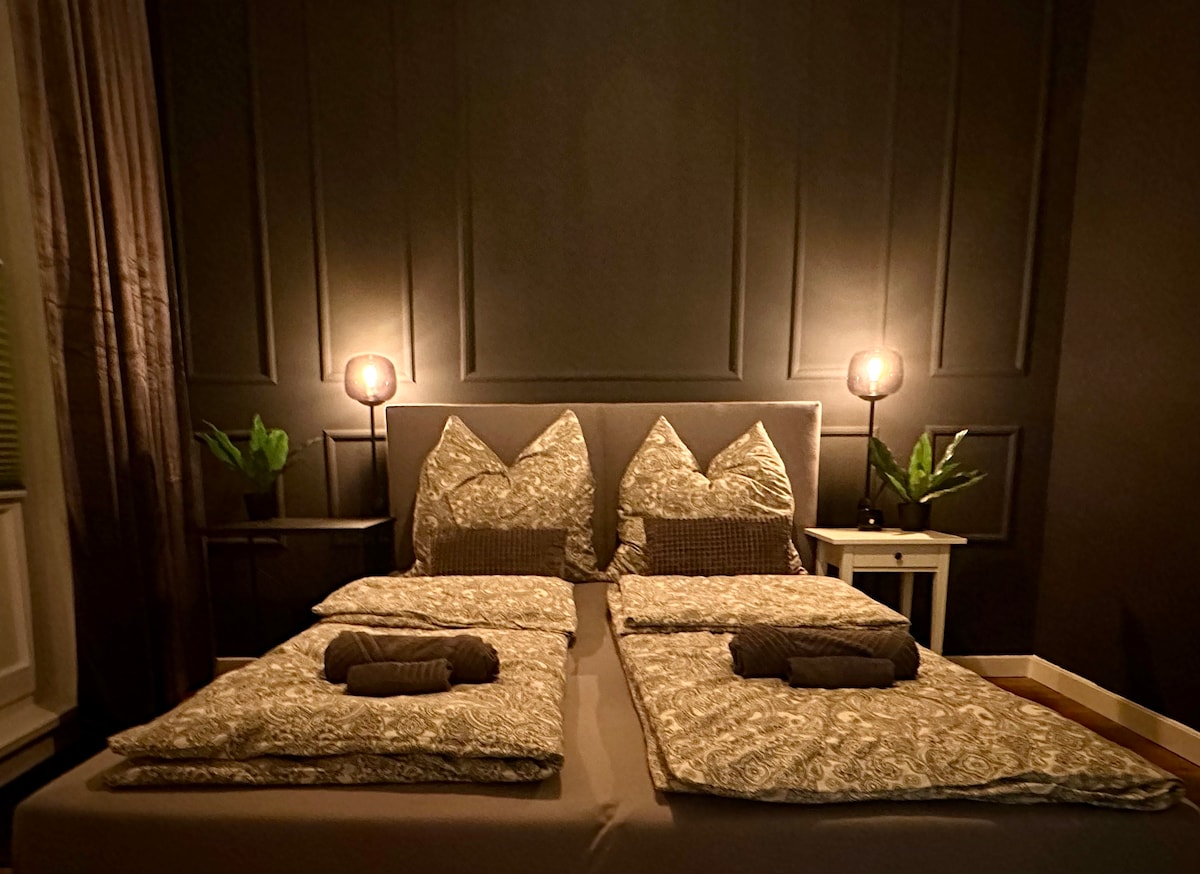 Apartment with private bathroom, kitchen & terrace. Central