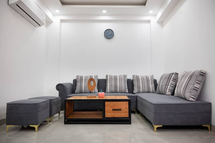 Premium 3bhk Walkable To Yashobhoomi |Near Airport - Delhi