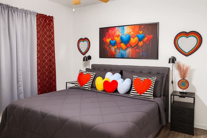 Удобен брачен кревет (широк 180-220 см) со средно тврд душек