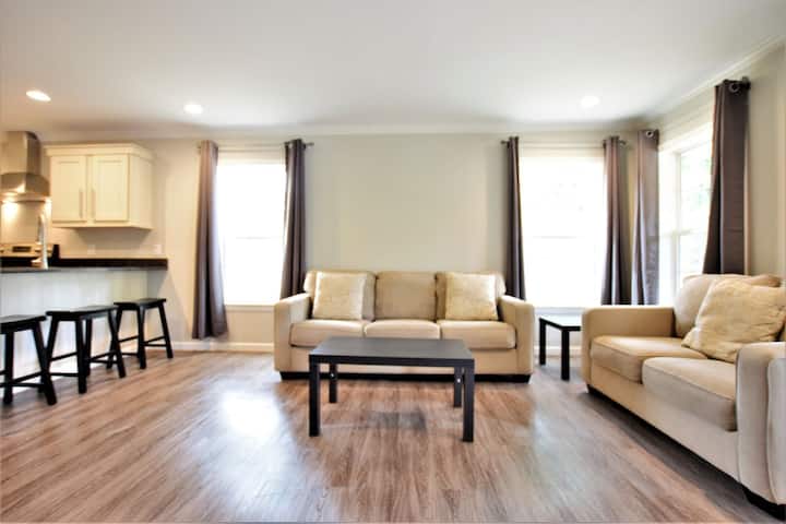 3 Bedroom Modern Updated Apartment - Ithaca, NY