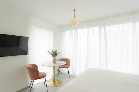 New – Rosé Studio Stylish & Central near Airport