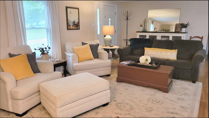 Walkable Pet-friendly Bungalow - Black Mountain, NC