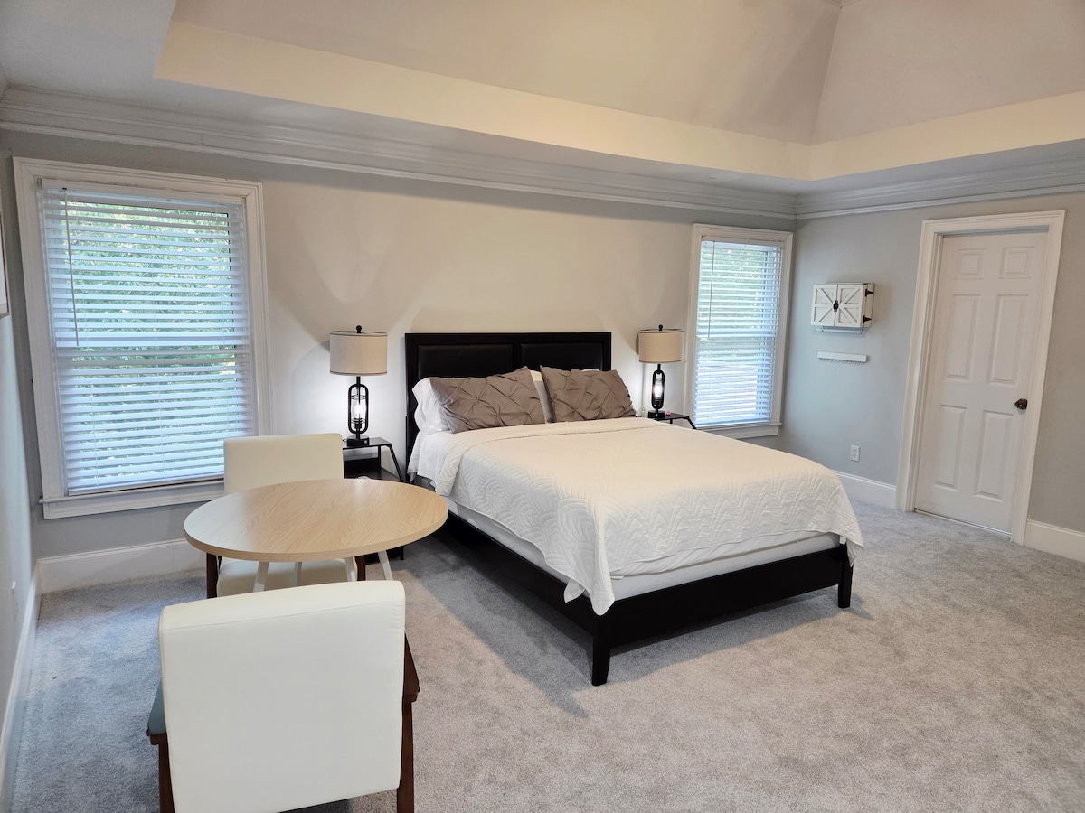 Spacious 5BR Home • Ideal for families