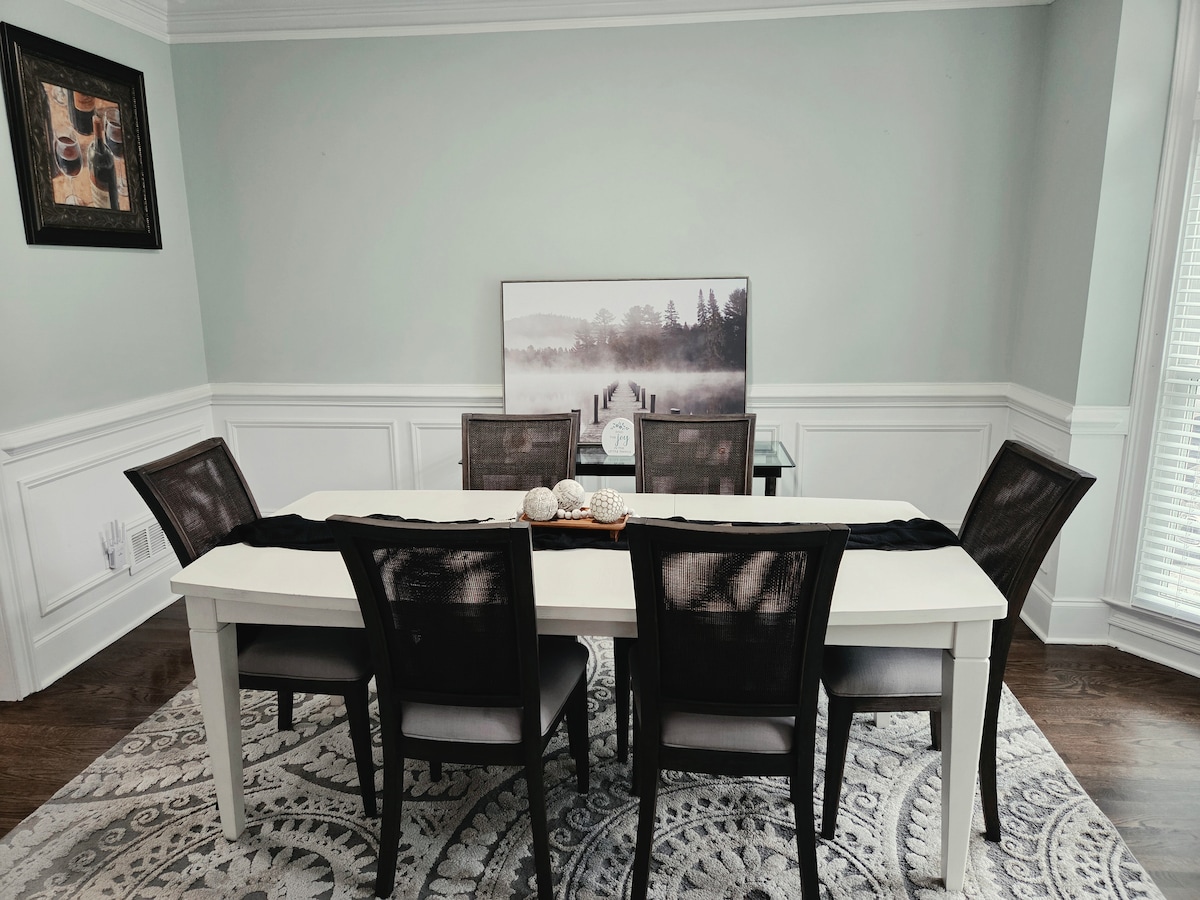 Spacious 5BR Home • Ideal for families
