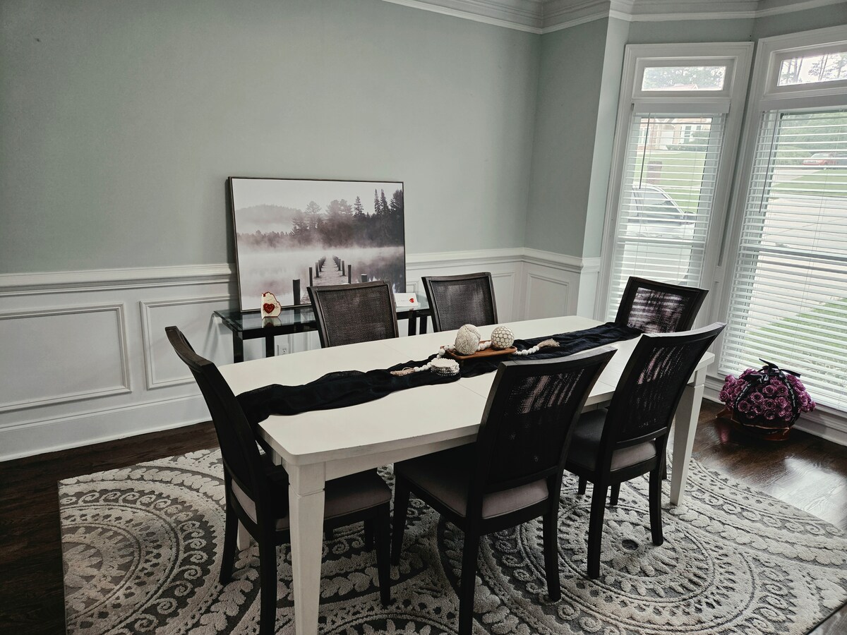 Spacious 5BR Home • Ideal for families